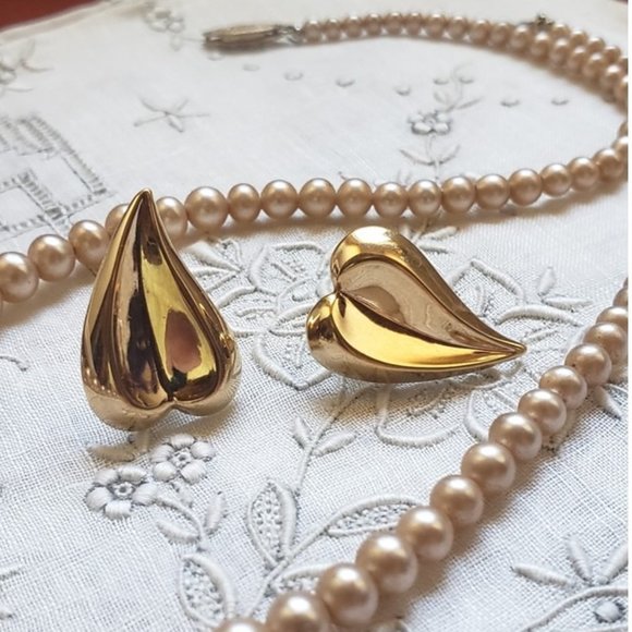 Vintage Gold Heart Leaf Earrings - Picture 8 of 10